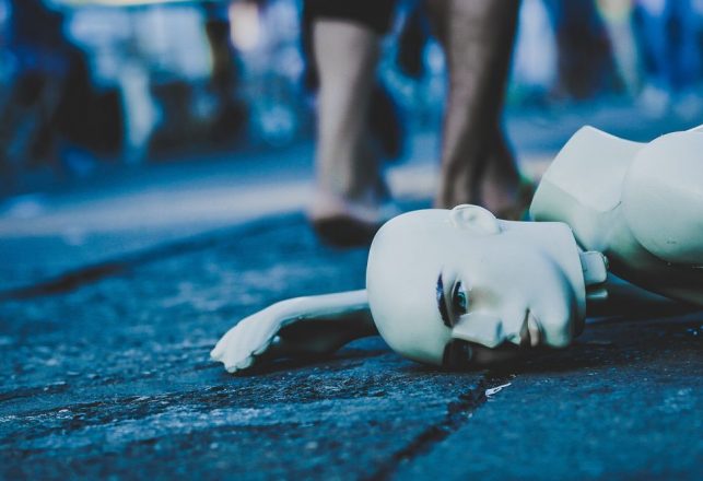 Mysterious Haunted Mannequin Head Scares Women in Singapore