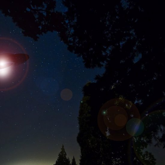 Arizona UFOs: Mysterious Light Returns to Mesa and a Cigar UFO Hovers Over Phoenix