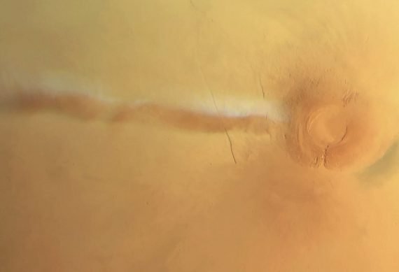 Plume on Mars near Volcano 570x389