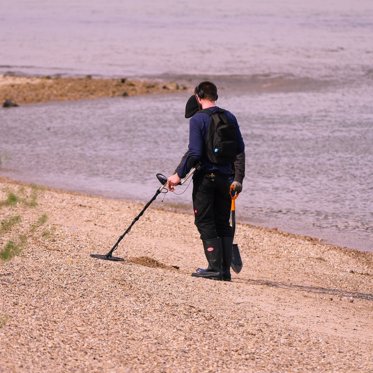 Metal Detectorist Unearths “Nationally Significant” Bronze Age Artifacts