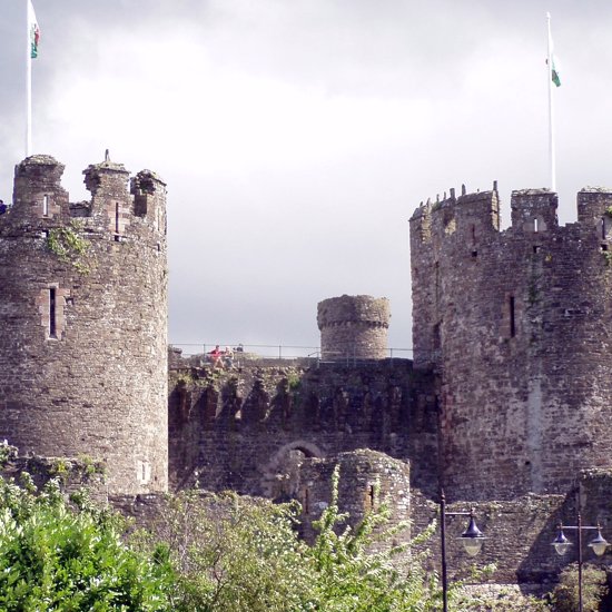 Picture Captured “Line Of Ghosts” Outside The Haunted Conwy Castle