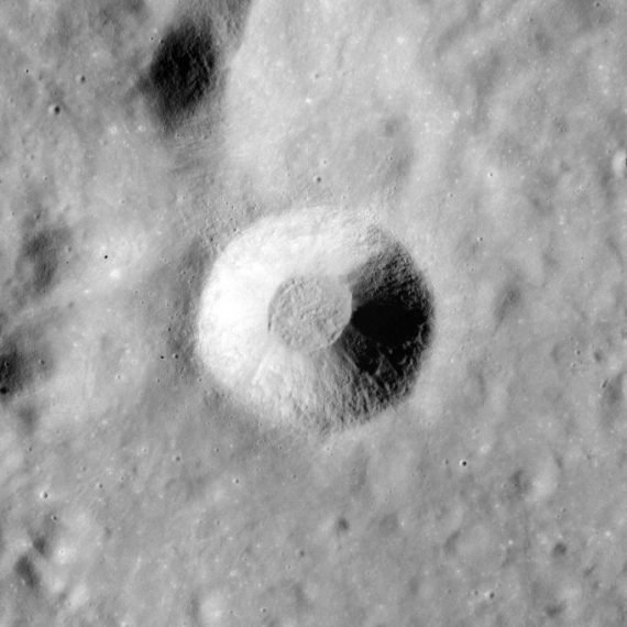 Aratus crater AS15 M 1134 570x570