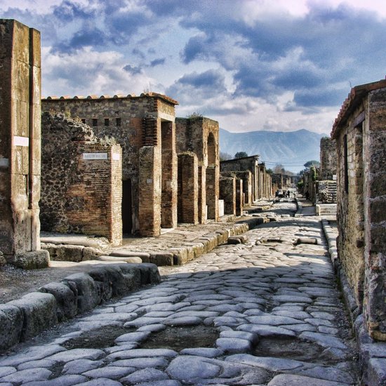 Woman Who Stole Artifacts From Pompeii Claims She Was Cursed