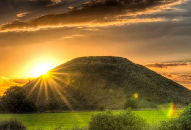 The Mysterious Silbury Hill, Crop Circles, and a Bizarre Alien Encounter