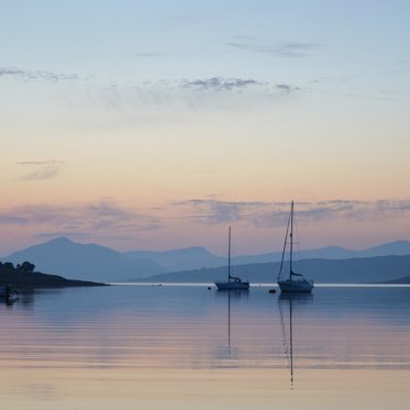 Possible Loch Ness Monster Sighting By a Mother and Daughter