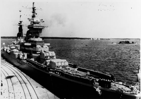 soviet cruiser ordzhonikidze in july 1954 while conducting a port visit at helsinki finland 3600 x 2895