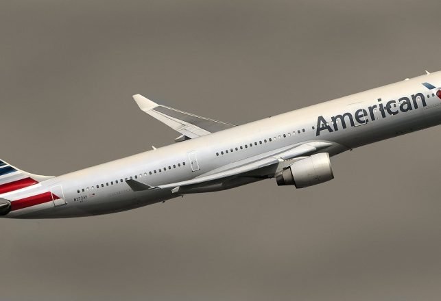 American Airlines Crew Witnessed a Mysterious Cylindrical Object Over New Mexico