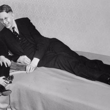 The Strange Life of the Tallest Man Who Ever Lived