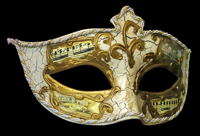 3,000-Year-Old Gold Mask Among Hundreds of Items Unearthed in Chinese “Sacrificial Pits”