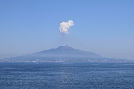 Mount Vesuvius 570x380