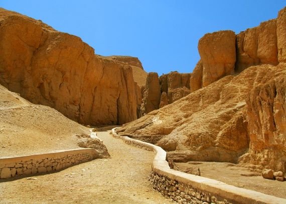 egypt valley of the king entrance walkway