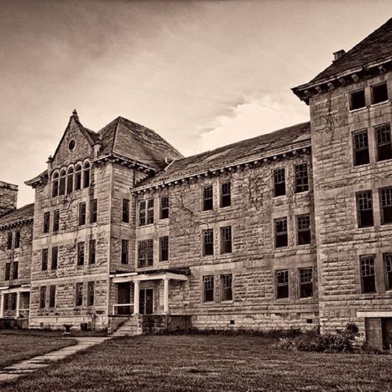 The Strange Hauntings and the Wailing Elm of the Peoria State Hospital
