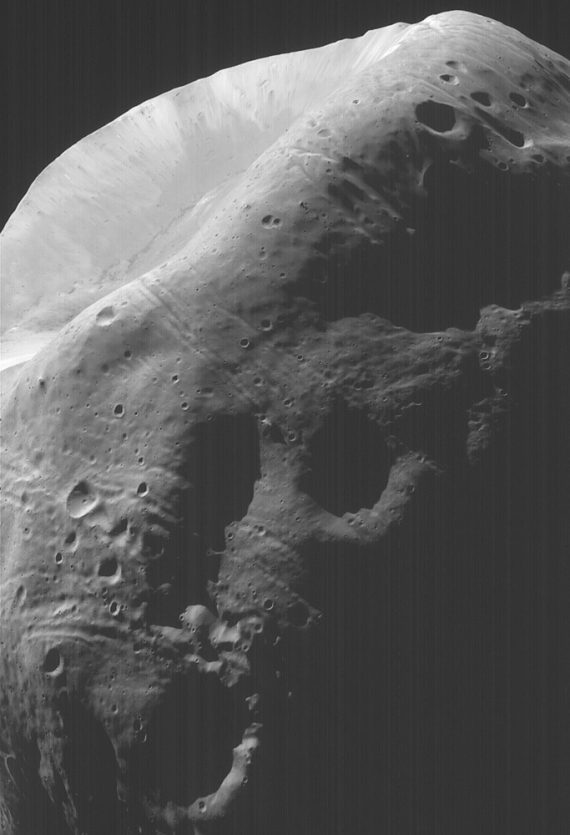 Phobos1 570x835