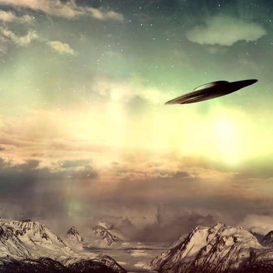 Some Mysterious UFO Photos and Footage of the 1990s