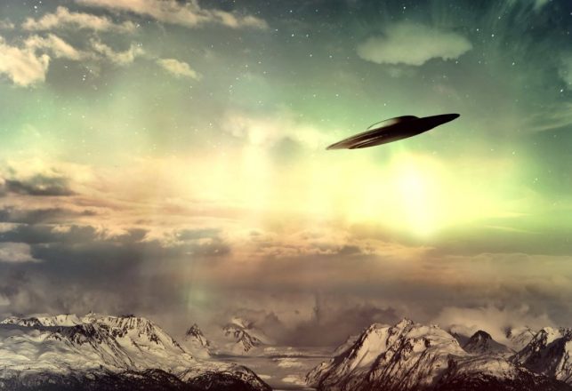 Some Mysterious UFO Photos and Footage of the 1990s