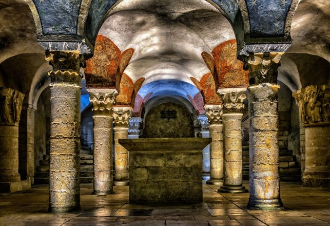 400 Rock-Cut Chamber Tombs With Treasures and Paintings Found in Turkey