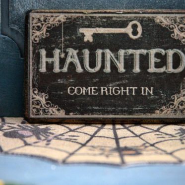 Courtney Cox, Jennifer Aniston and their Haunted Houses