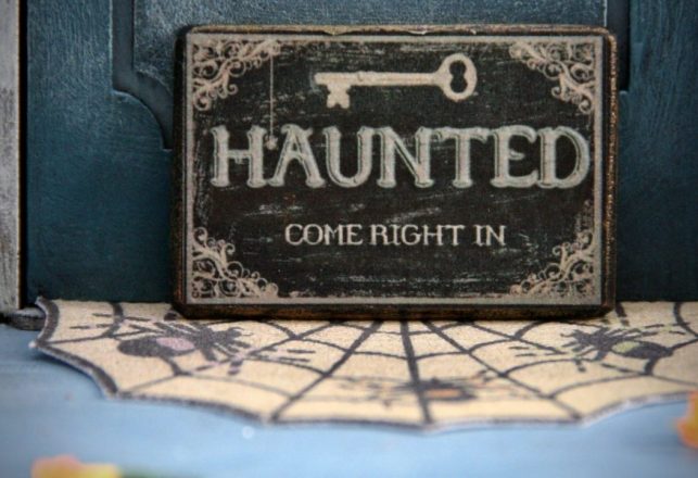 Courtney Cox, Jennifer Aniston and their Haunted Houses