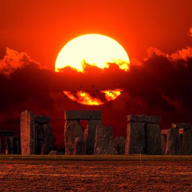 Mysterious Stonehenge Jewelry Makers Discovered in a 4,000-Year-Old Grave