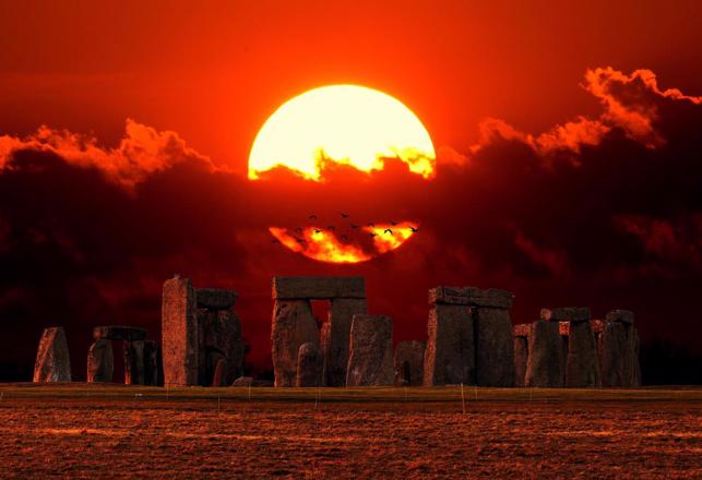 Mysterious Stonehenge Jewelry Makers Discovered in a 4,000-Year-Old Grave