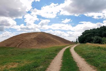 Siberian Gravediggers Find the 2,000 Year Old Burial Mound of a Mysterious Lost Culture