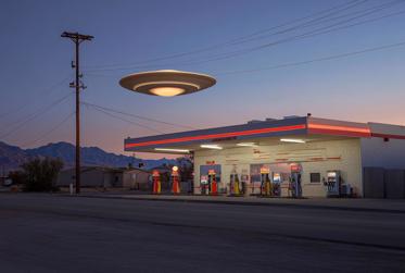 Gas Station UFO Encounter, Ghost Footprints, Arizona UFO Base, ETs Without a Planet and More Mysterious News Briefly